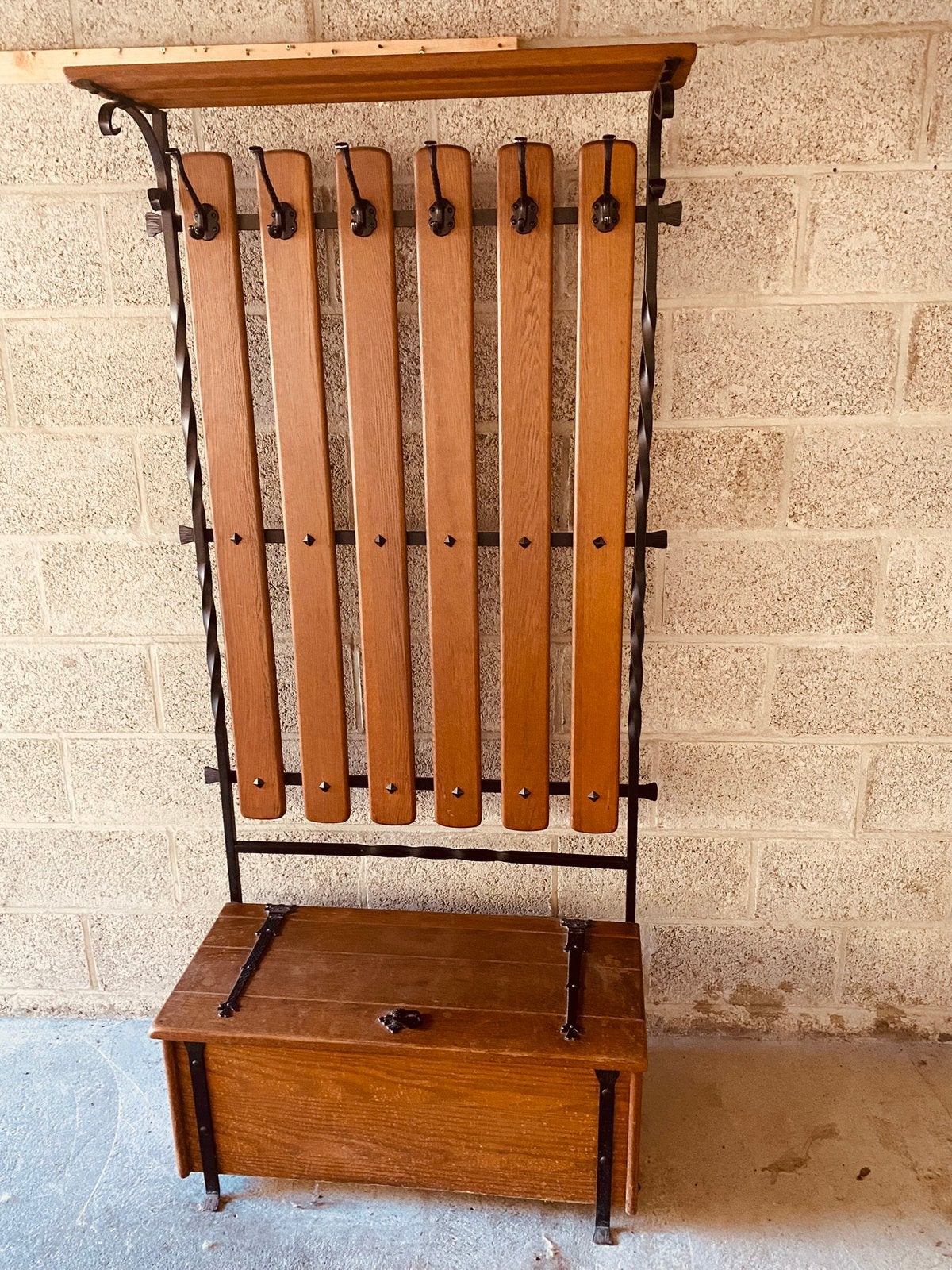 Porte manteau/coffre en bois en chêne et fer forgé, Maison & Meubles, Utilisé, Autres types, Bois, 150 à 200 cm