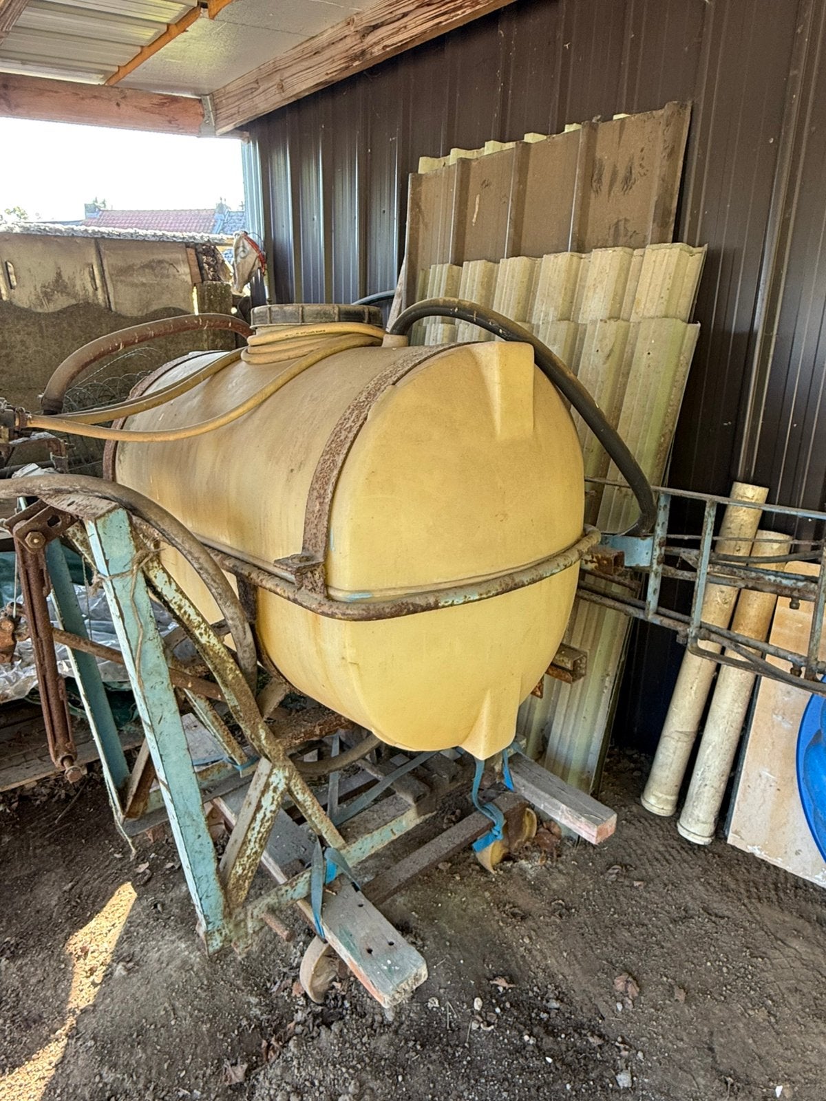 Landbouwspuit / veldspuit met brede sproeiboom, Ophalen