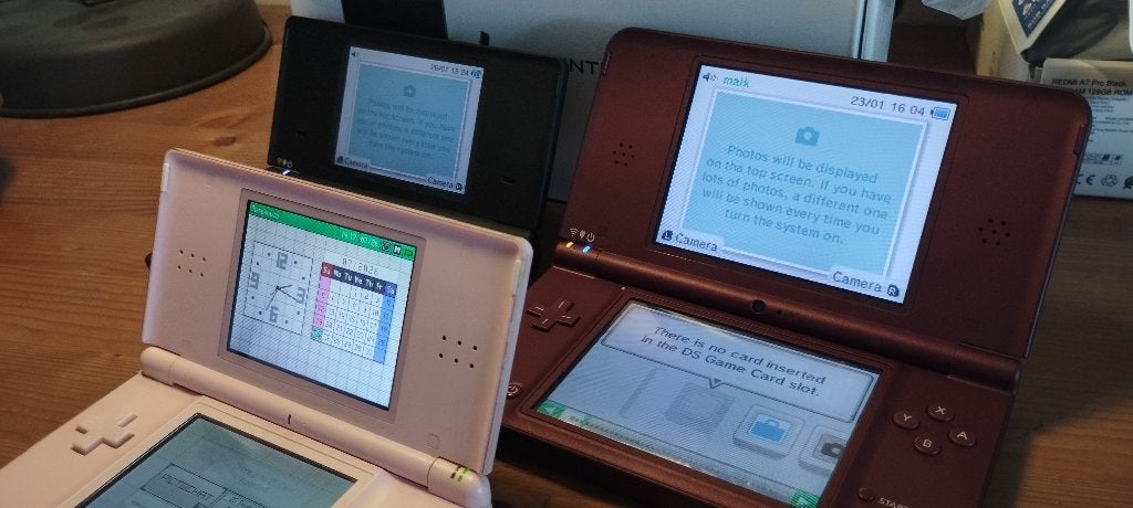 3 Nintendo DS, différentes versions, Enlèvement ou Envoi, Comme neuf, Dsi XL, Avec housse de protection ou sac