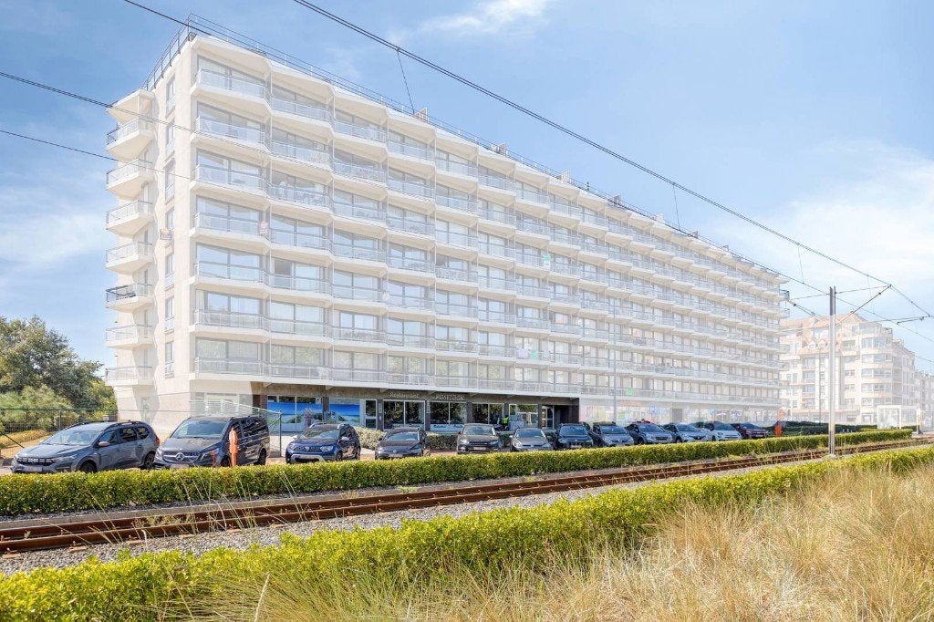 À louer local commercial +/-200 m² 19m façade à Blankenberge