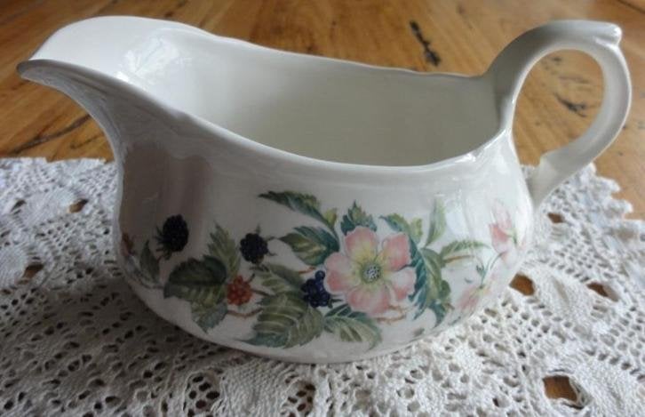 Engelse sauskom met bramen en roze bloesem, Huis en Inrichting, Keuken | Servies, -, -, Overige typen, Ophalen of Verzenden