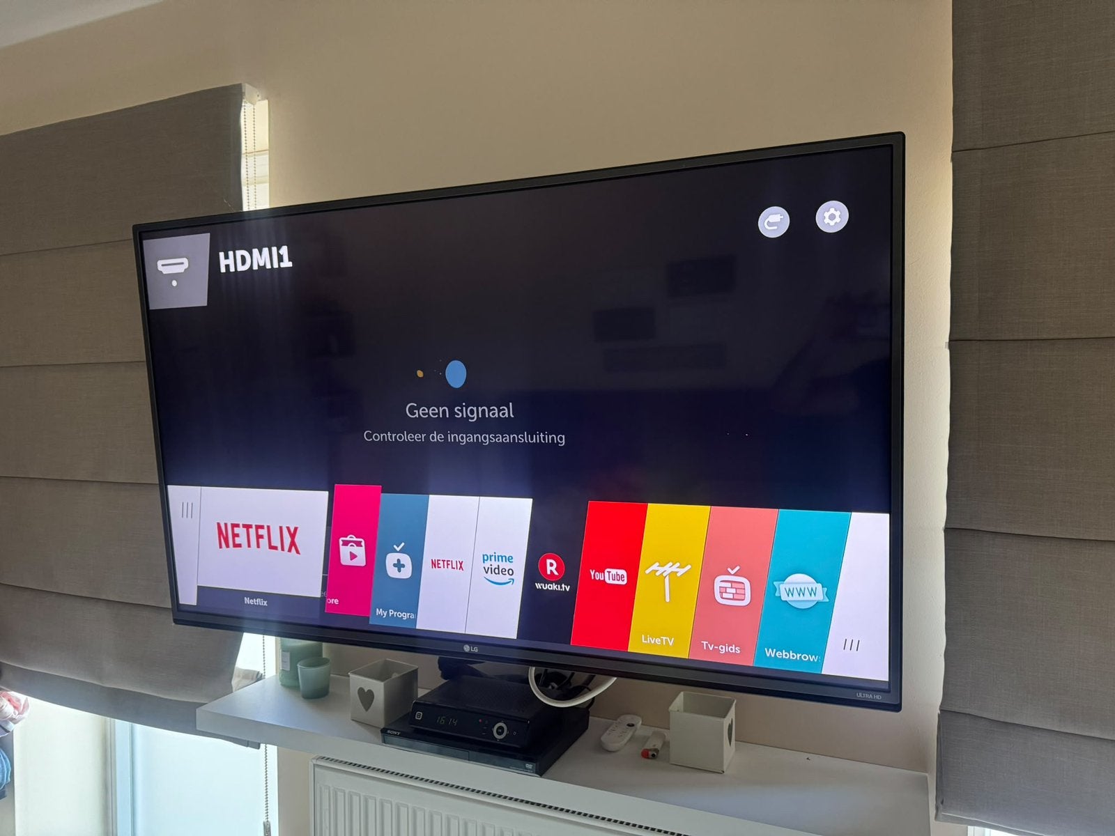 TV with wall mounting stand 49’’, Ophalen, Zo goed als nieuw, LG