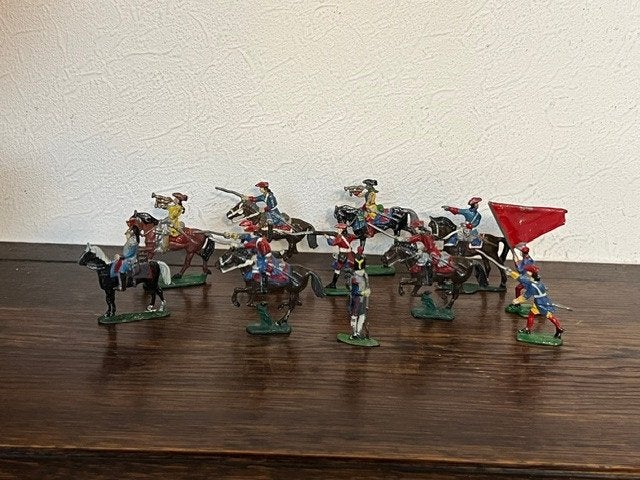 Lot van 12 oude, loden speelgoed soldaatjes, Ophalen