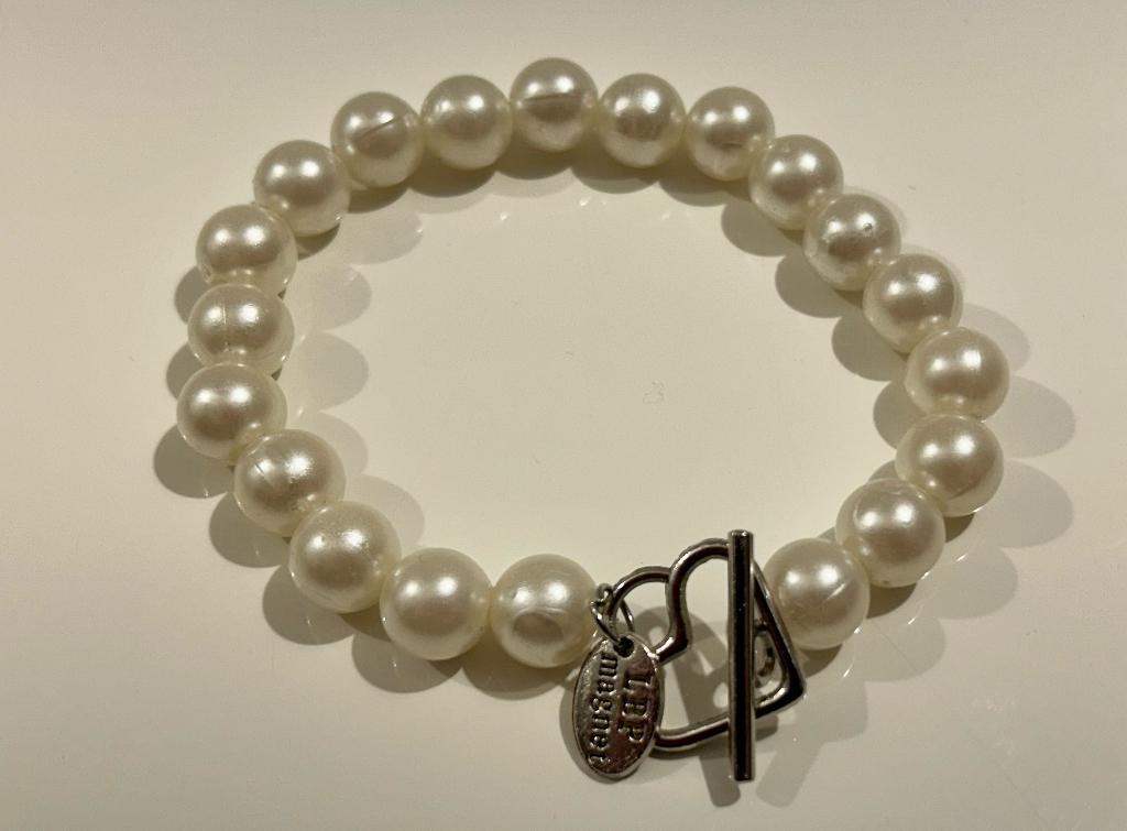 Witte parelarmband, Handtassen en Accessoires, Armbanden, Wit, Nieuw, Ophalen of Verzenden, Elastiek