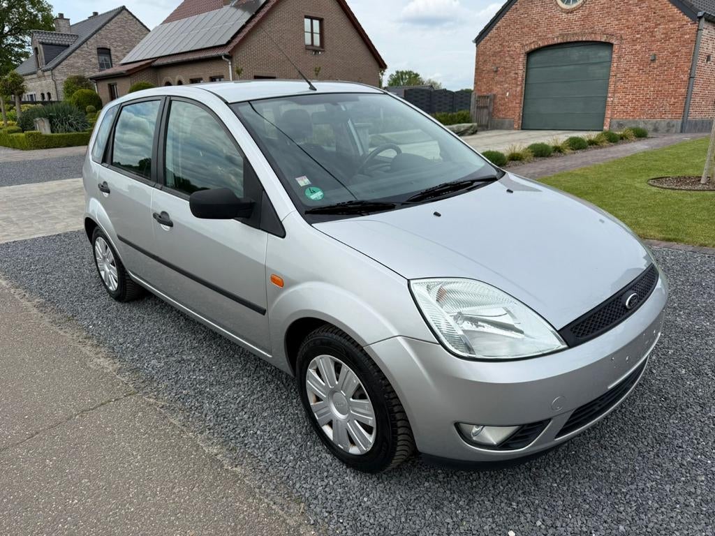 Heel mooie Ford Fiesta 1,3 benzine met airco 101dkm, Voorwielaandrijving, 1299 cc, Stof, Particulier