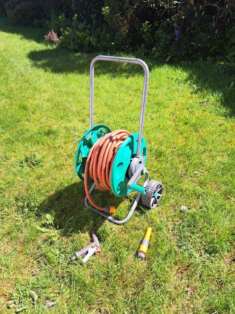 Tuinslang op slangwagen 30 meter., Ophalen, Zo goed als nieuw, Tuinslang