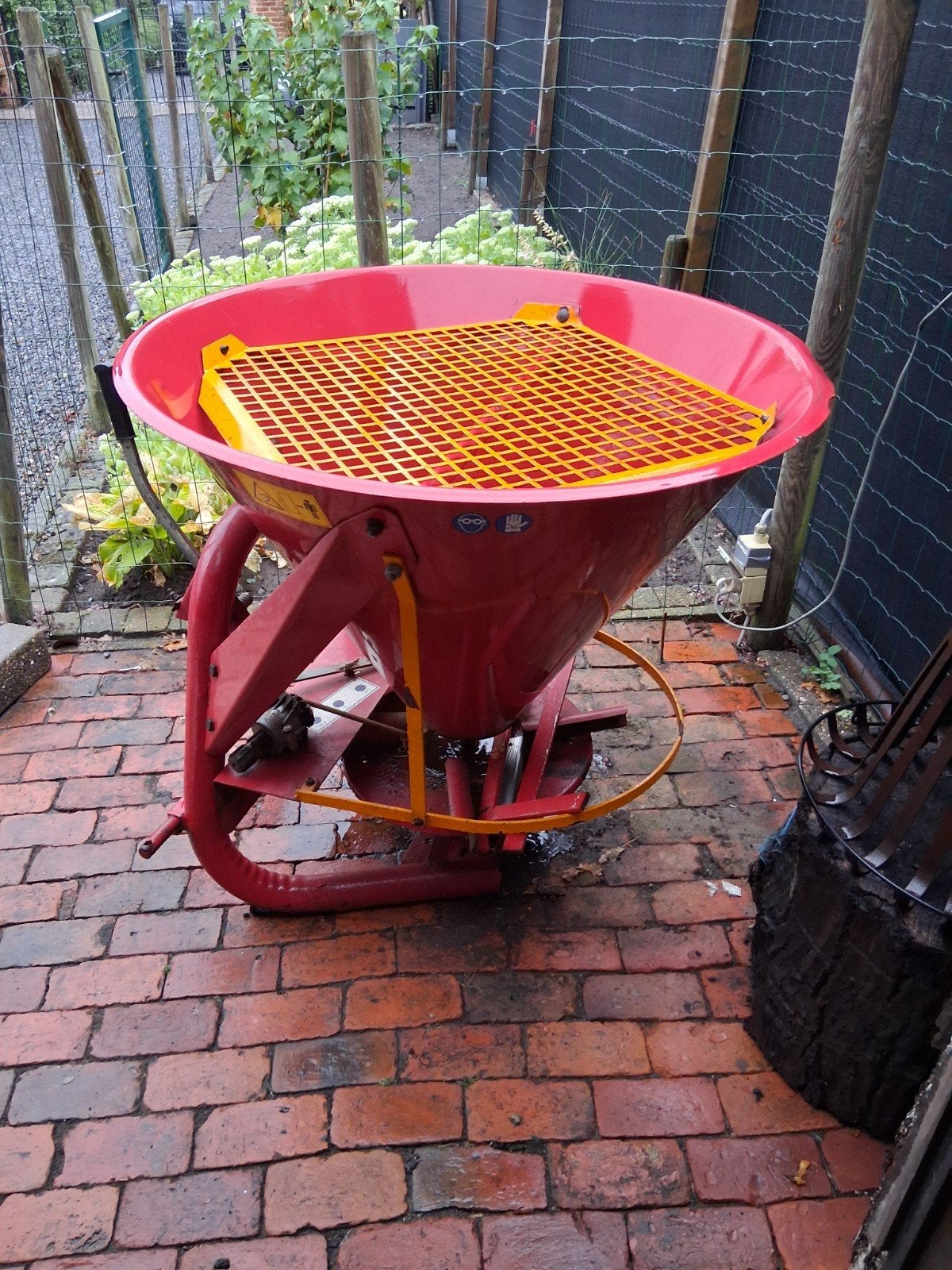 meststrooier, Tuin en Terras, Ophalen, Mest