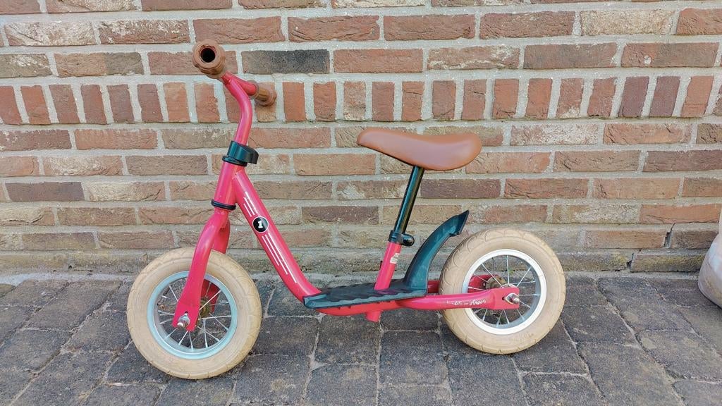 Vélo d'équilibre rouge - Bandits and Angels, Enlèvement