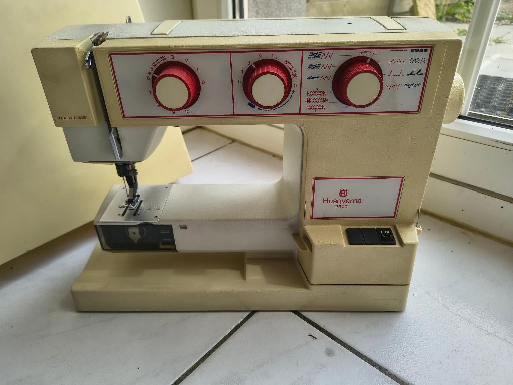 Naaimachine (kapot, te maken), Hobby en Vrije tijd, Ophalen, Gebruikt, Naaimachine, Husqvarna