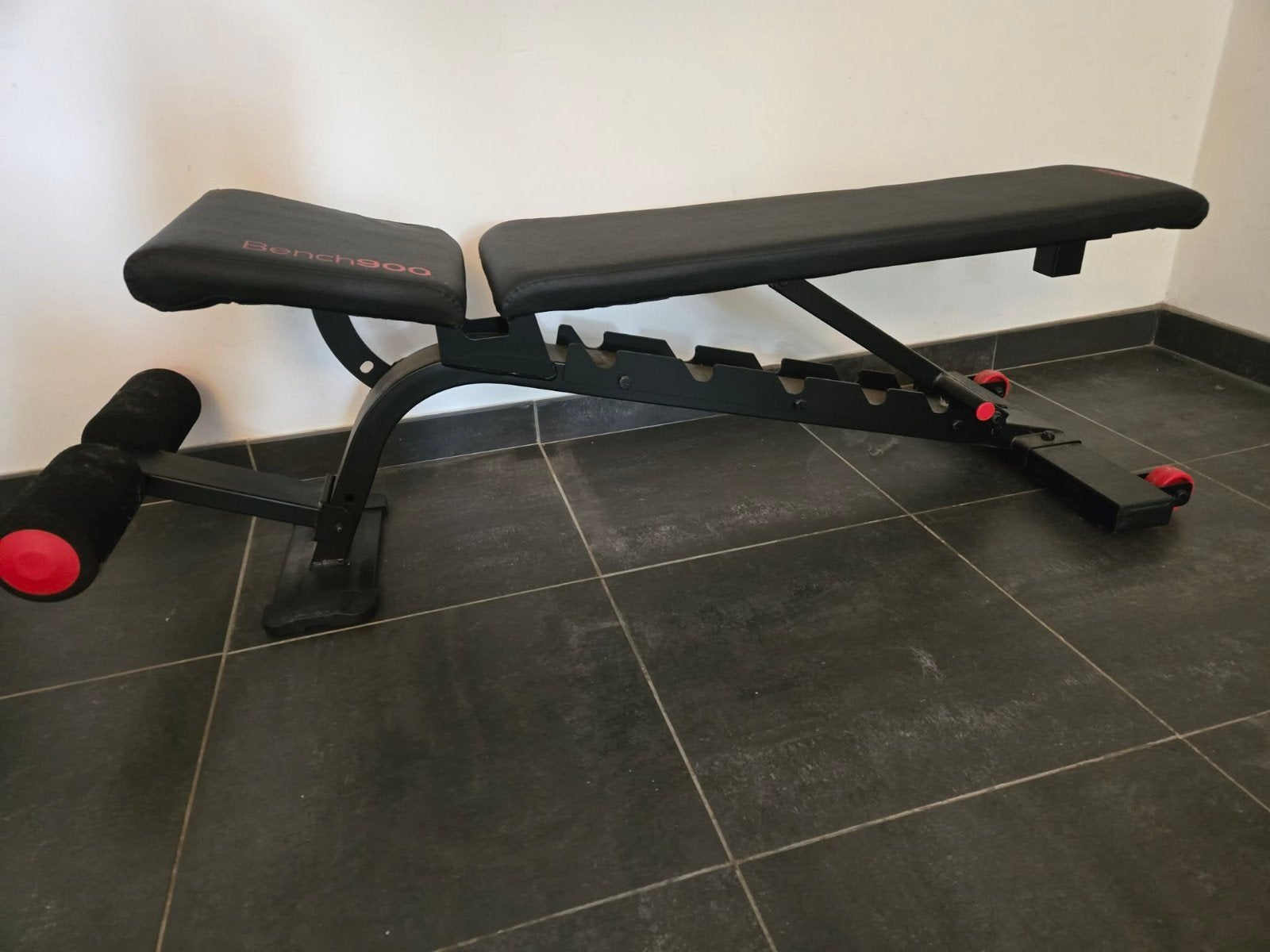 banc de musculation bench900, Sport en Fitness, Fitnessmaterialen, Ophalen, Zo goed als nieuw, Armen, Fitnessbank