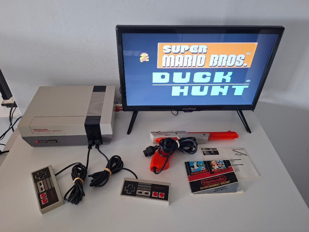 NES console met Zapper, Super Mario Bros & Duck Hunt, Games en Spelcomputers, Spelcomputers | Nintendo NES, Gebruikt, RetroGamed