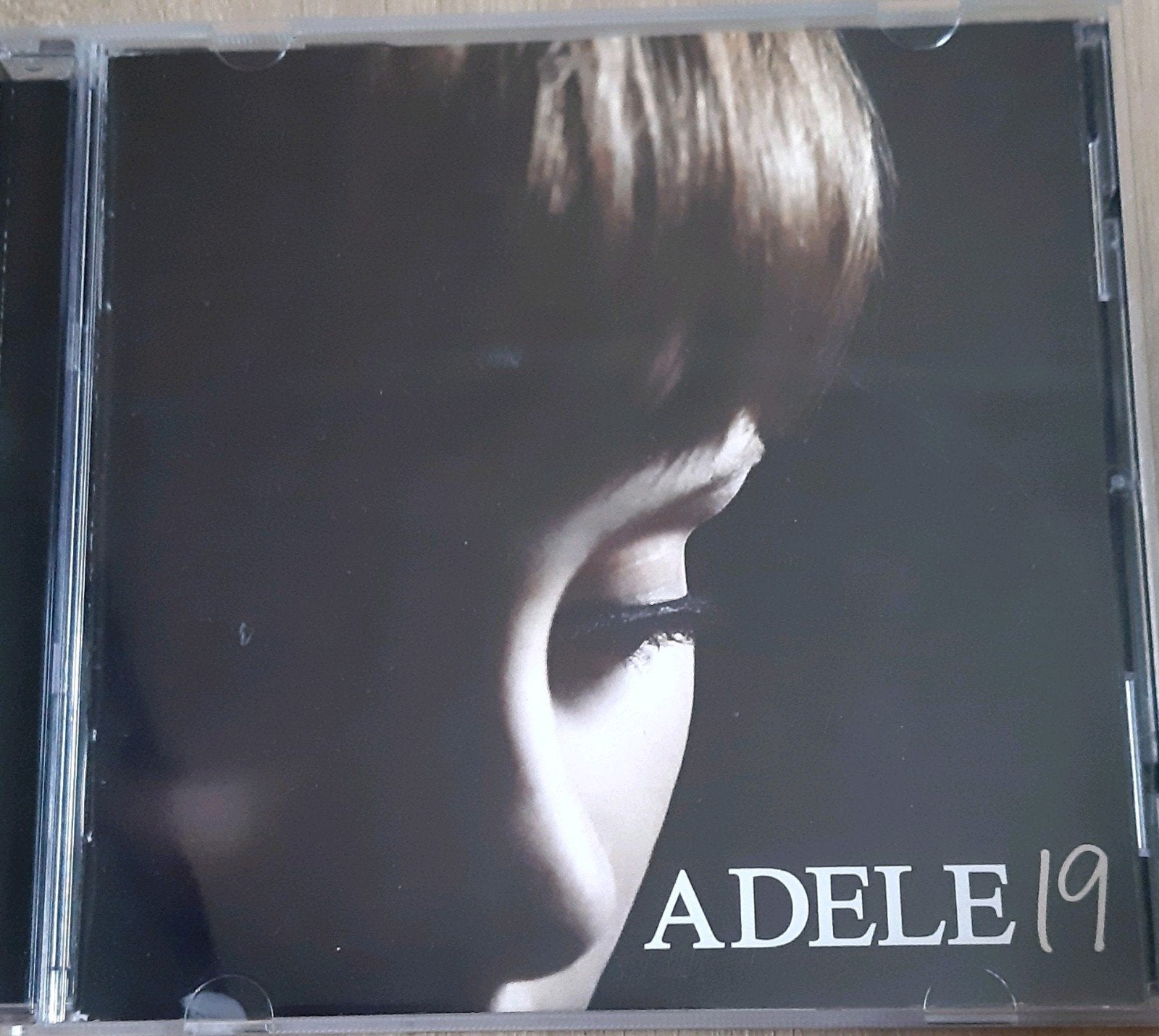 CD ADÈLE 19, Enlèvement ou Envoi, Comme neuf