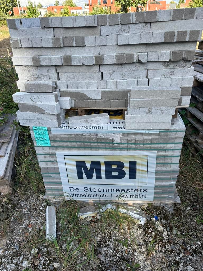 MBI gevelsteen, Doe-het-zelf en Bouw, Metselstenen, Ophalen, Zo goed als nieuw