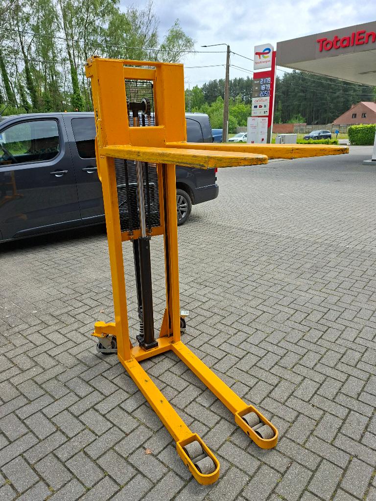 Manuele hooglifter capaciteit 1000 kg, Zakelijke goederen, Machines en Bouw | Heftrucks en Intern transport, Ophalen, Stapelaar