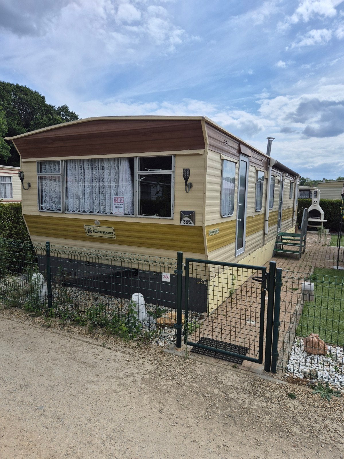 Stacaravan Atlas Status op staanplaats, Caravans en Kamperen