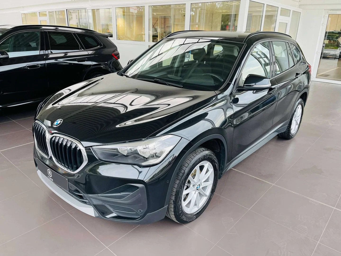 BMW X1 1.5 dA * GARANTIE + GPS PRO + AIRCO * (bj 2022), Auto's, Stof, Gebruikt, Euro 6, Zwart