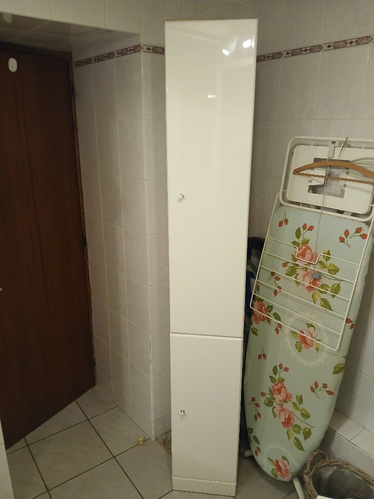Grande armoire de salle de bain / buanderie (2 pces dispo), Maison & Meubles, Salle de bain | Meubles de Salle de bain, Enlèvement