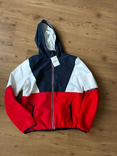 Gloednieuwe, lichtgewicht jas met capuchon van C&A, Kleding | Heren, Jassen | Zomer, Ophalen, Maat 48/50 (M), Nieuw, C&A