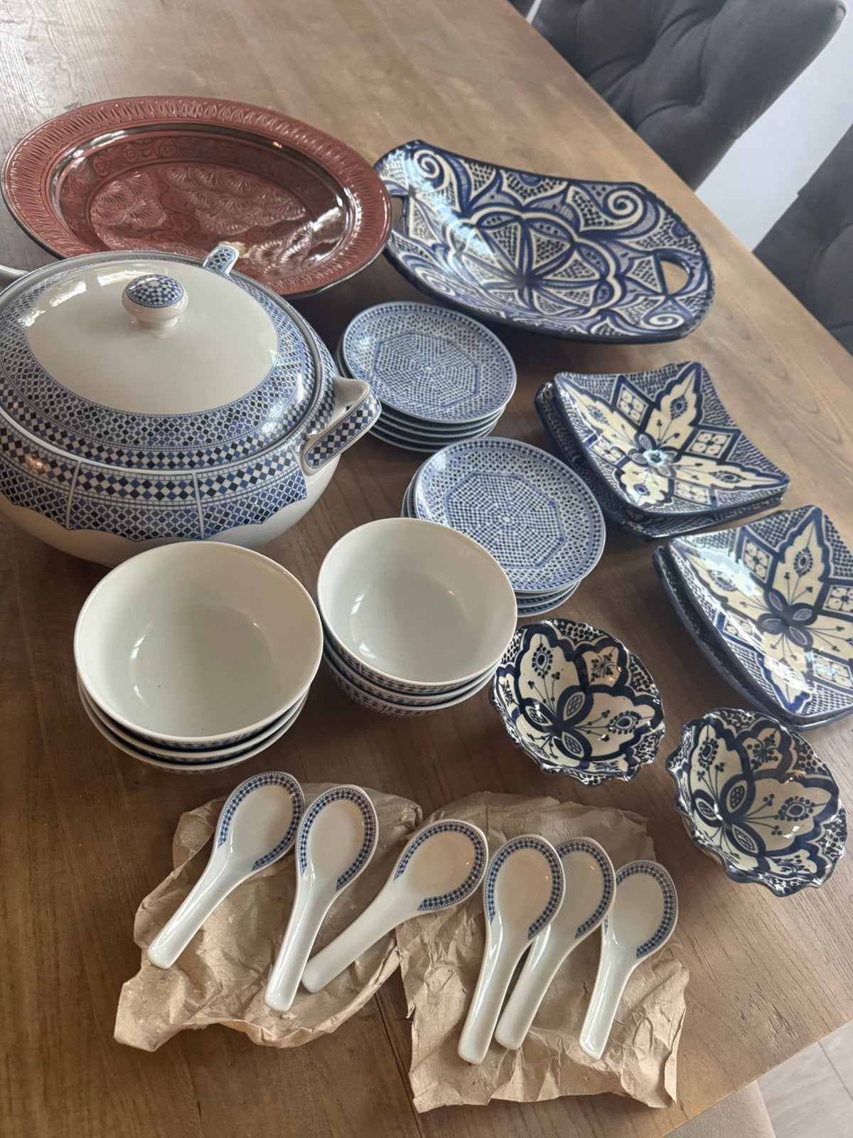 Ensemble vaisselle orientale, Enlèvement