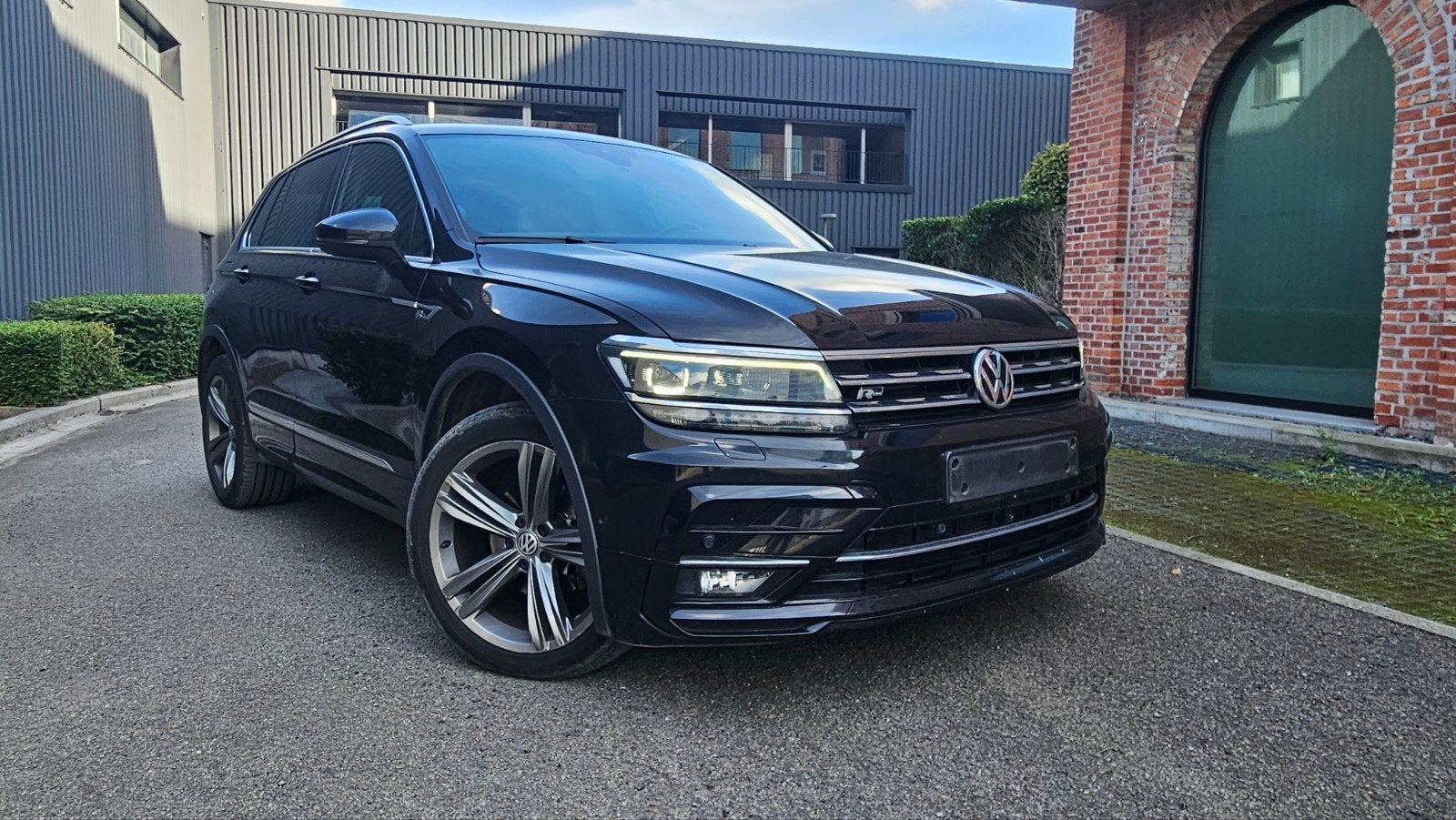 VW Tiguan R-LINE! AUTOMAAT/2019/ 2.0 tdi/ 1ste eigen/ FULL!!, Auto's, Automaat, Dealer onderhouden, Zwart, Leder