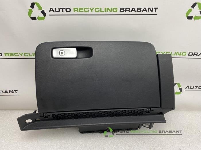 Boîte à gants d'un Audi A1, Autos : Pièces & Accessoires, -, 3 mois de garantie, Utilisé, -