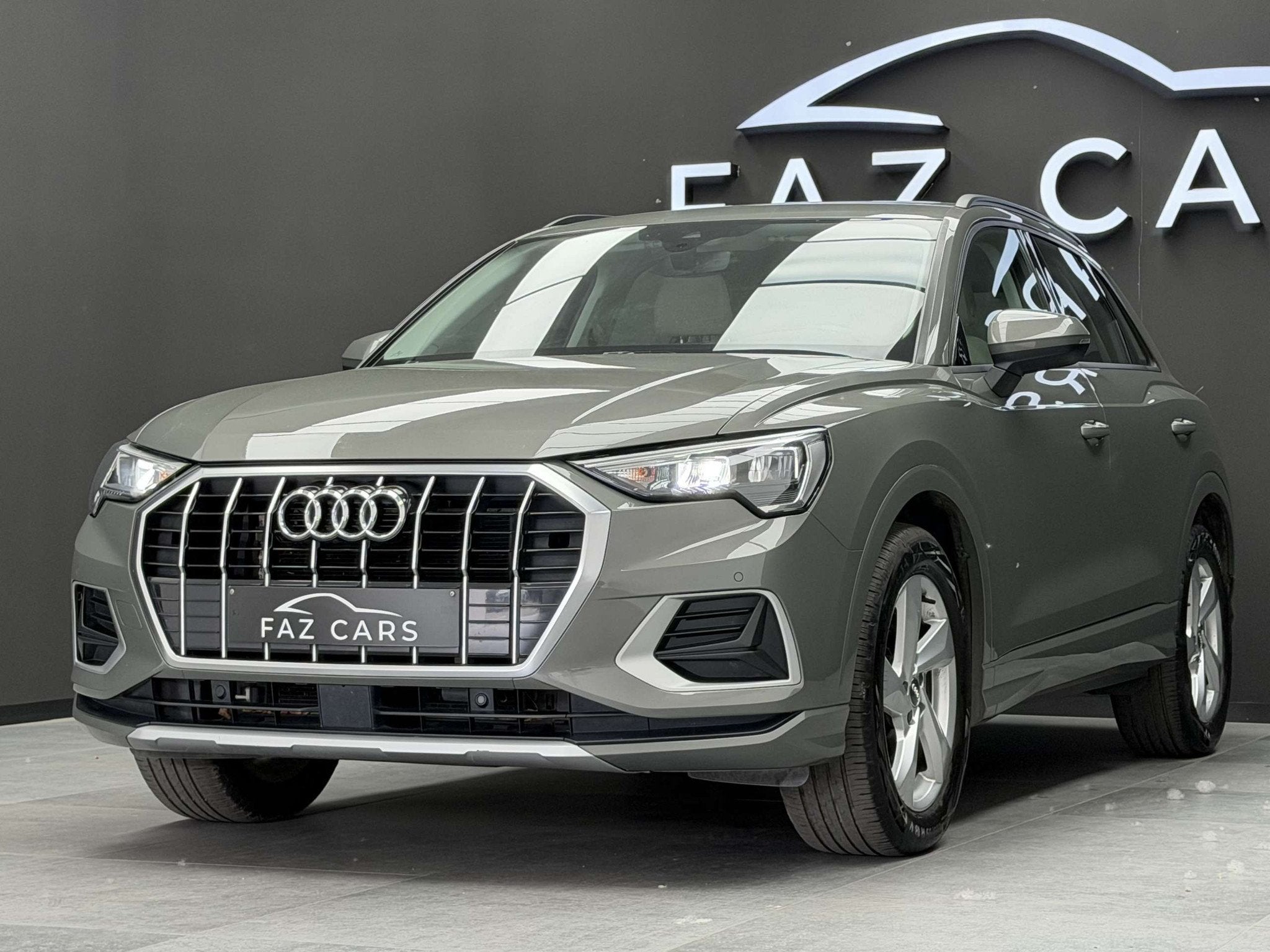Audi Q3 35 TFSI S tronic * 1ER PROP + CUIR + GPS + GARANTIE, Auto's, Automaat, 4 cilinders, Leder, Bedrijf