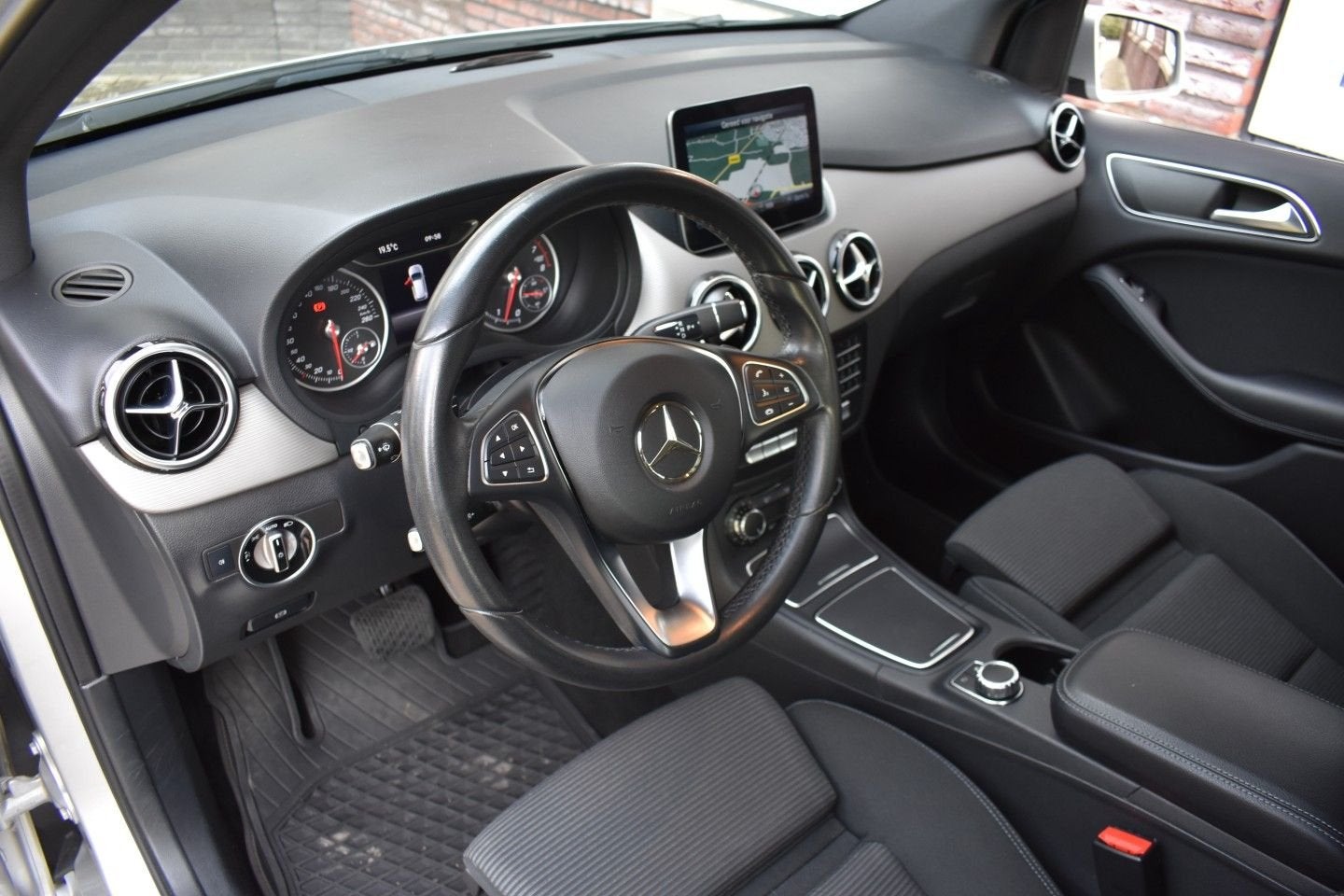 Mercedes-Benz B 180 Comfortstoelen /Climate Control/ Trekhaa, Argent ou Gris, Achat, Entreprise, 127 g/km
