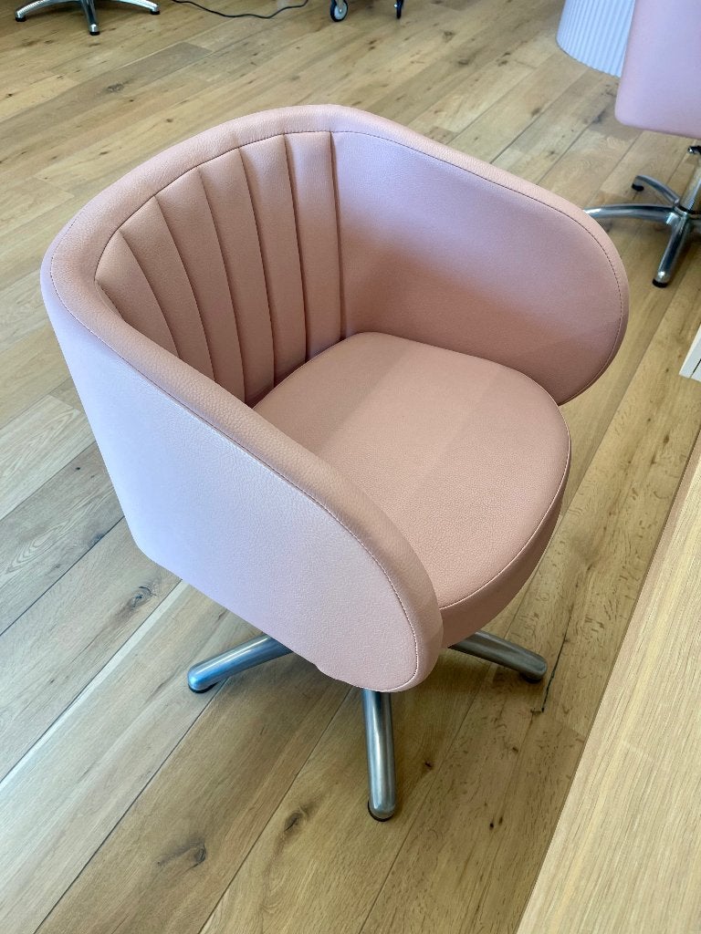 5 REM kappersstoelen met pomp in poederroze kleur, Ophalen, Overige materialen, Gebruikt, 50 tot 100 cm
