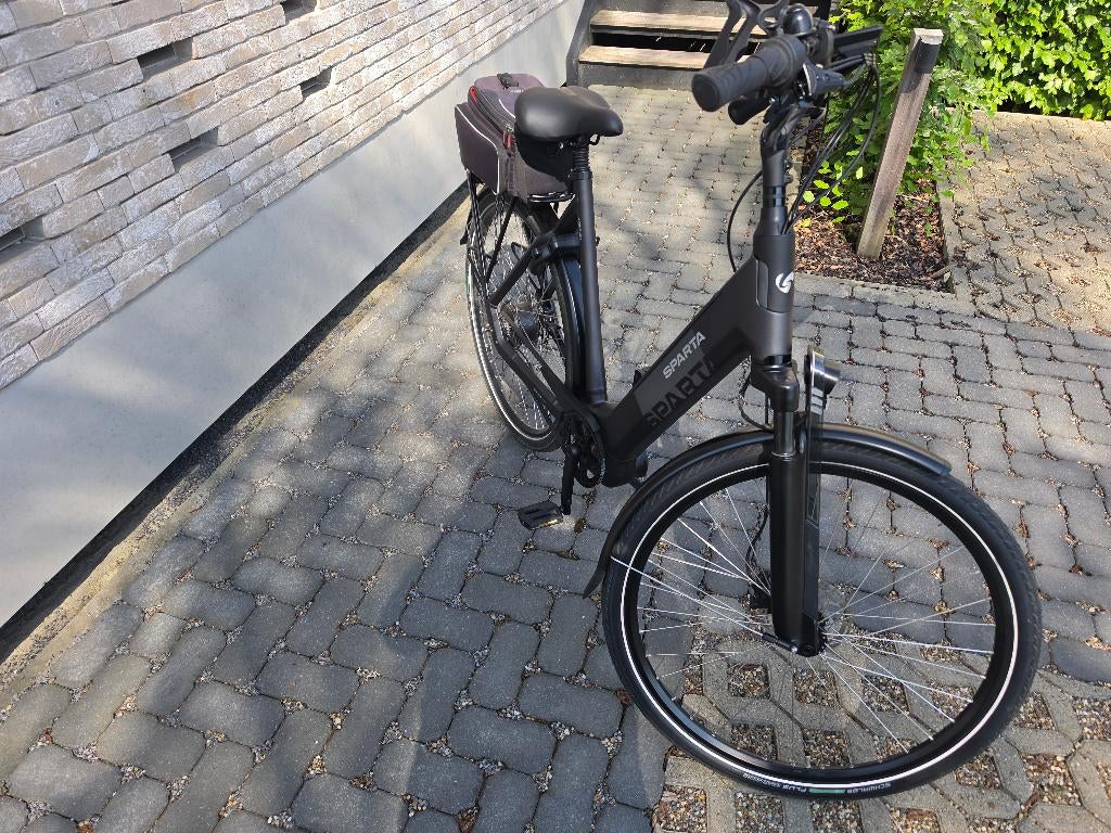 Vélo Sparta D-Rule Ultra pour femmes, noir métallisé, Sparta, 50 km par batterie ou plus, Comme neuf, 59 cm ou plus