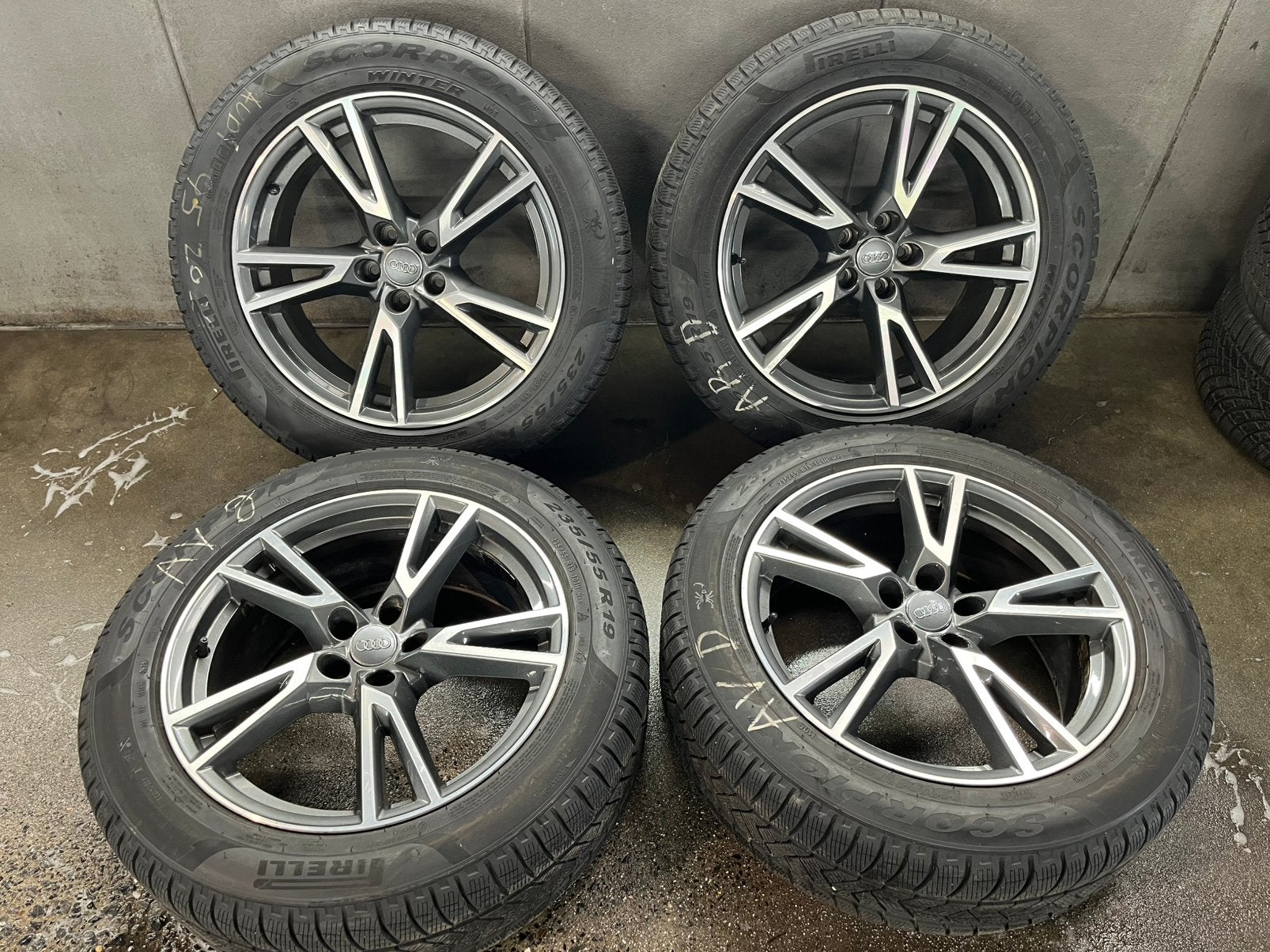 KIT HIVER AUDI Q5 ORIGINAL 2021 S-LINE/SPORTBACK, Banden en Velgen, Nieuw, 235 mm, All Season
