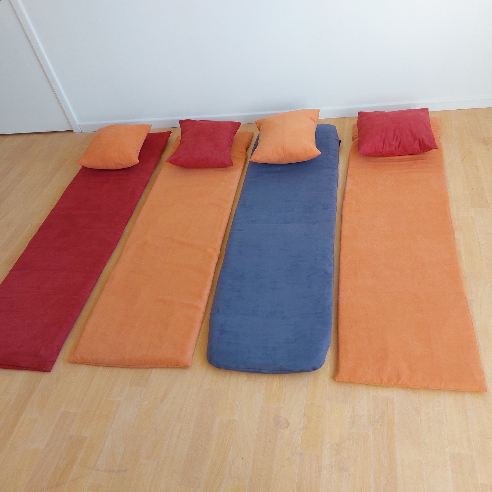 4 Tapis + 4 coussins, Sport en Fitness, Yoga en Pilates, Zo goed als nieuw