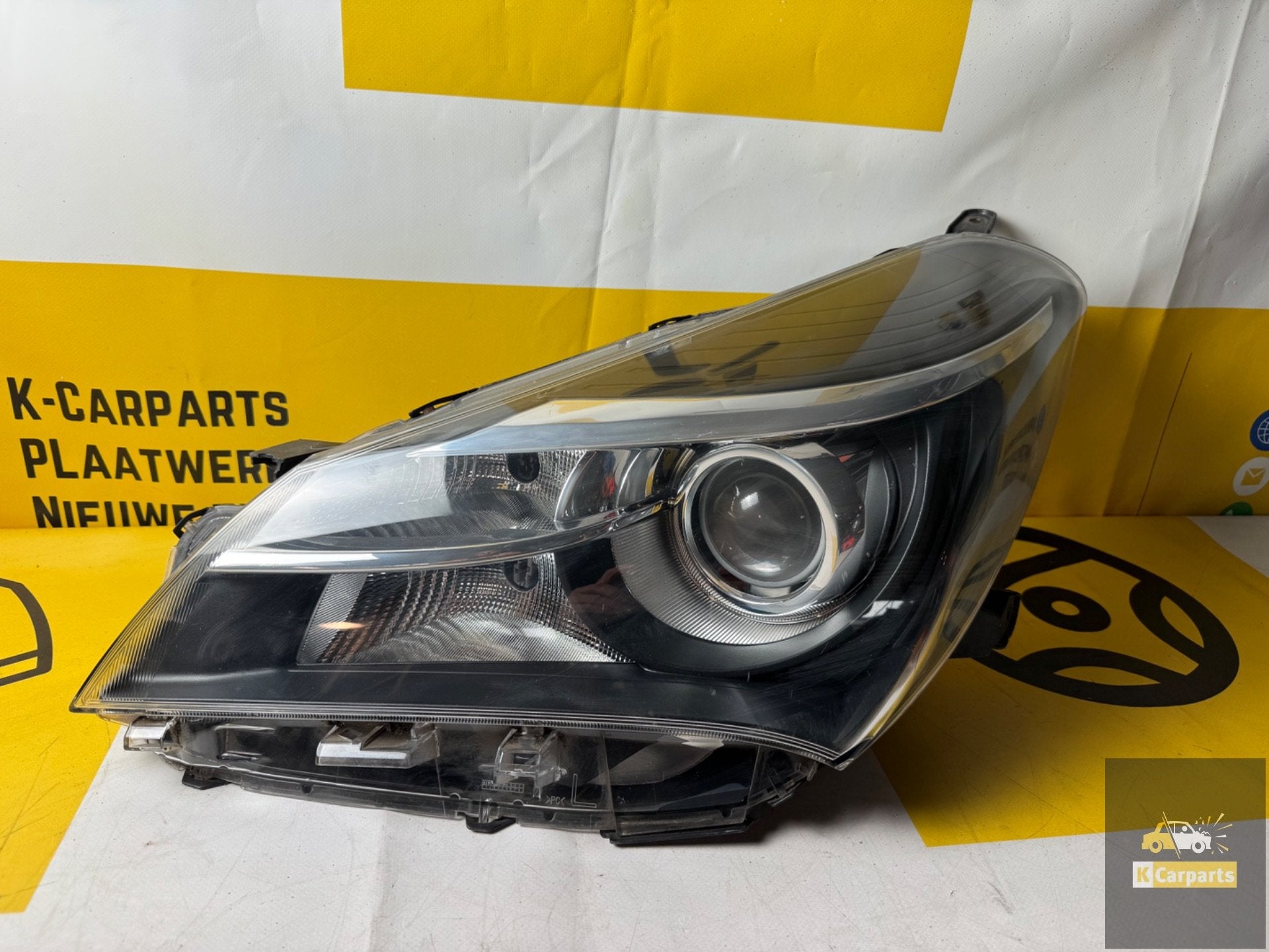 Phare Toyota Yaris Gauche Original, Info@fabrikant.eu, Fabrikant BV, Fabrikantstraat 1
1000 AA  Amsterdam, NL, Toyota