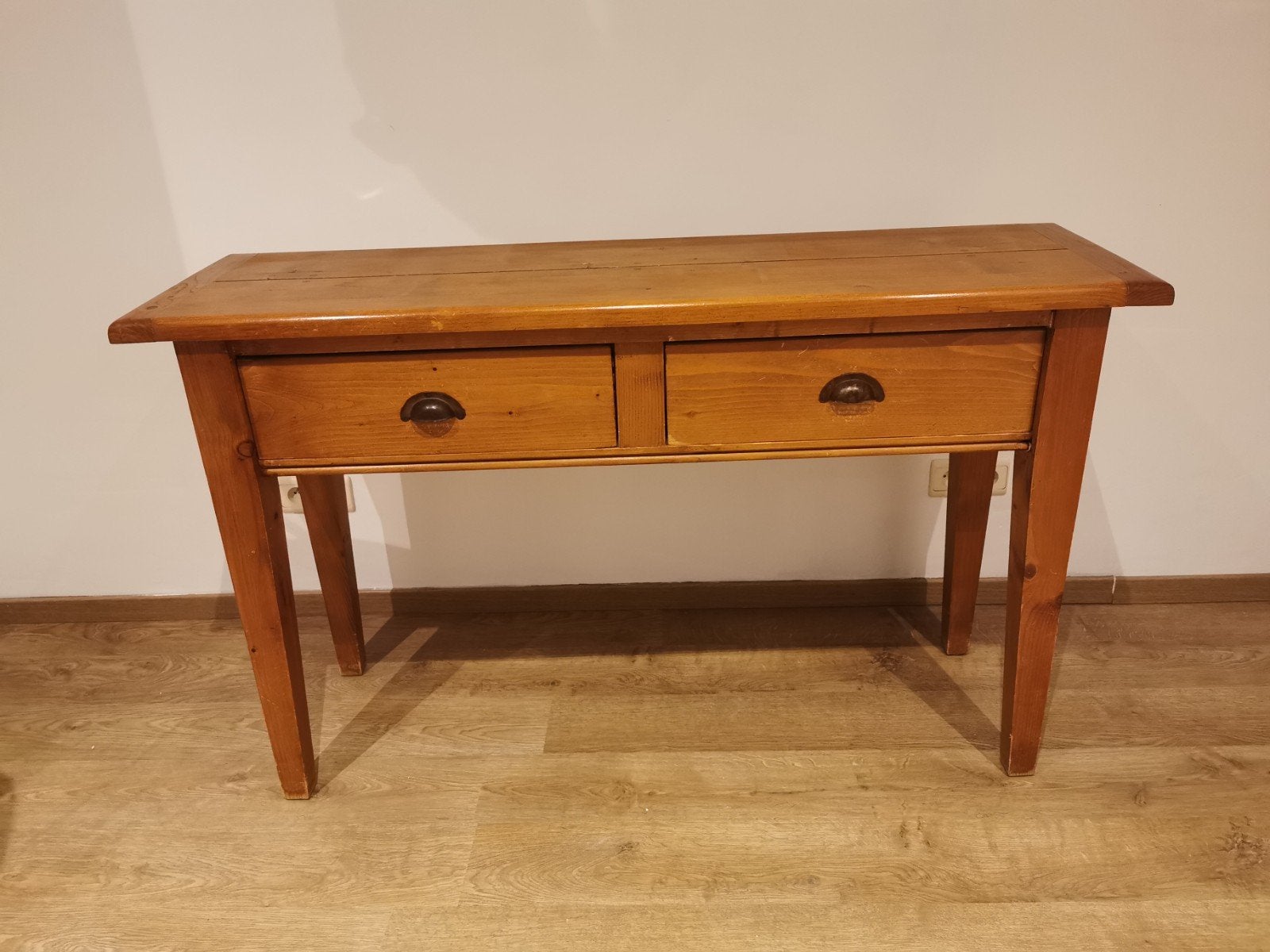 Bijzettafel (grenen)met 2 schuiven in zeer goede staat., Huis en Inrichting, Tafels | Sidetables, Ophalen, Zo goed als nieuw, Rechthoekig