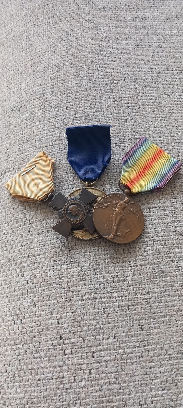 Ensemble de médailles de la Première Guerre mondiale et de l, Enlèvement ou Envoi, Armée de terre, Emblème ou Badge
