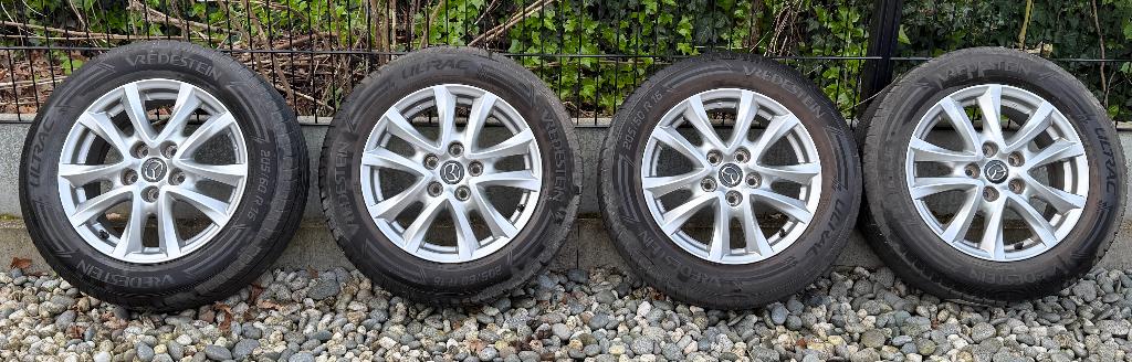 Mazda 16 inch lichtmetalen velgen met 205/60/16 banden, Auto-onderdelen, Banden en Velgen, Ophalen, 16 inch, Banden en Velgen