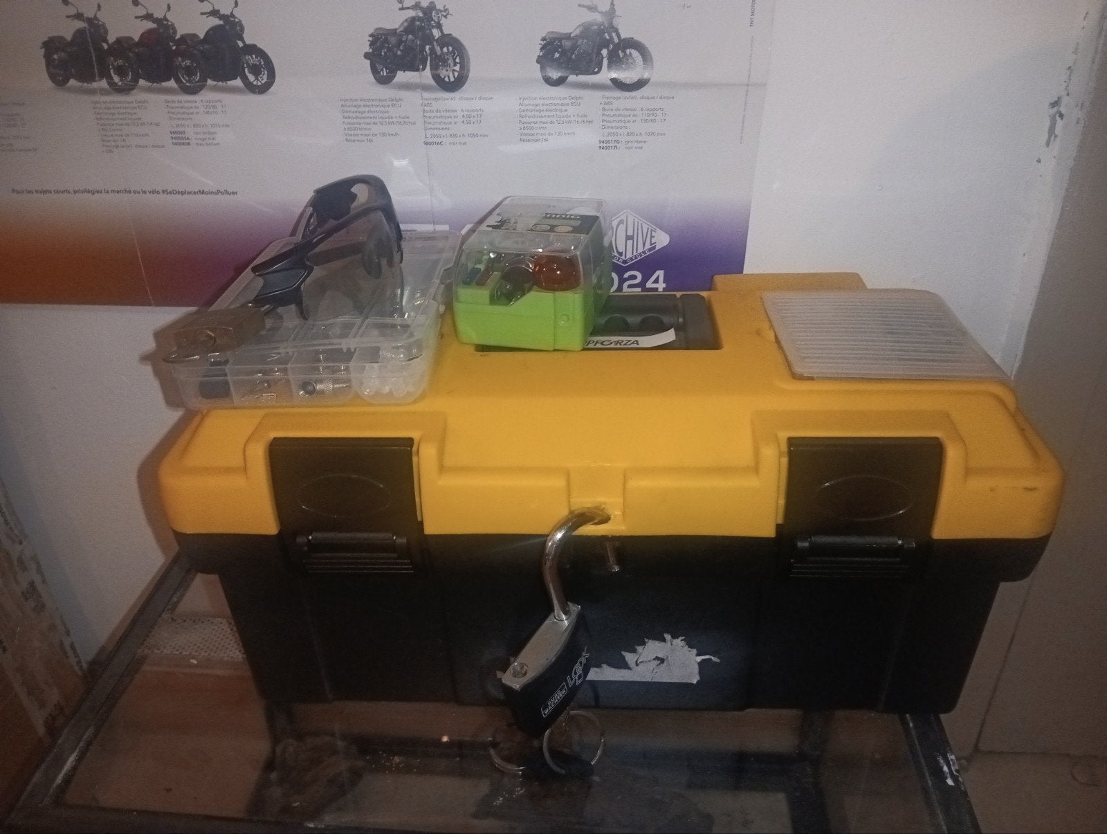 gereedschapskist met gereedschap +extra's, Enlèvement ou Envoi, Remplie, Utilisé