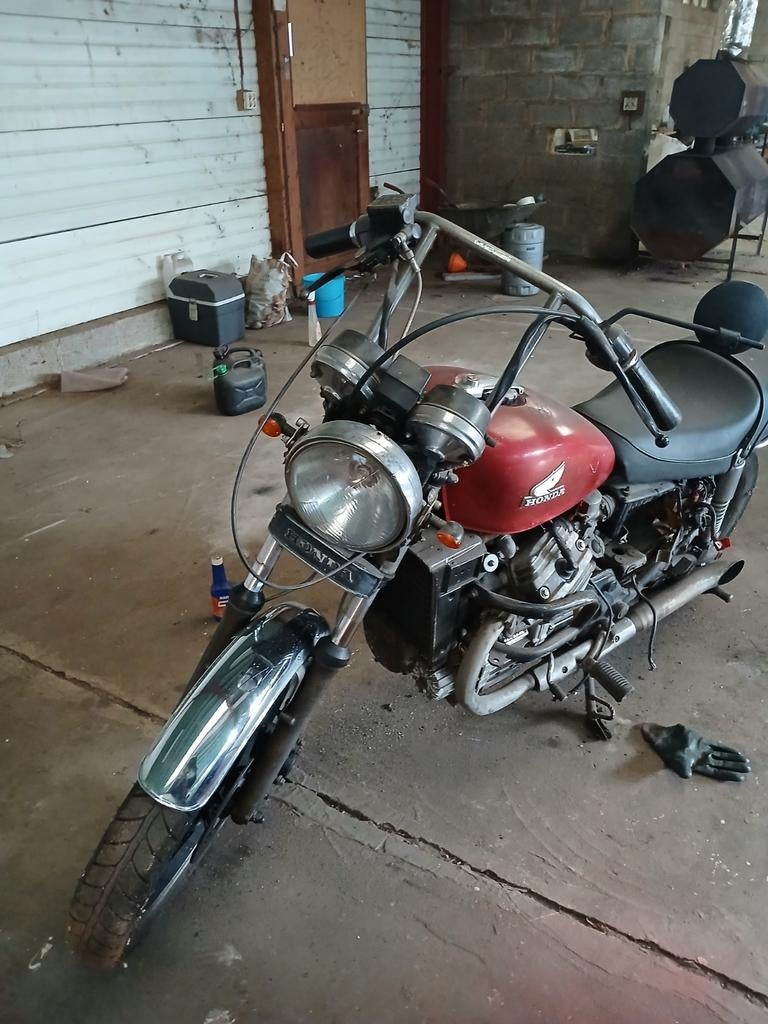uitgang van de schuur, Motoren, Ophalen