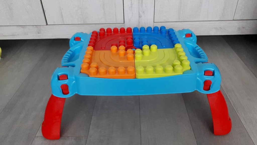 blokkentafel megabloks met blokjes, Enfants & Bébés, Enlèvement ou Envoi, Utilisé, Megabloks