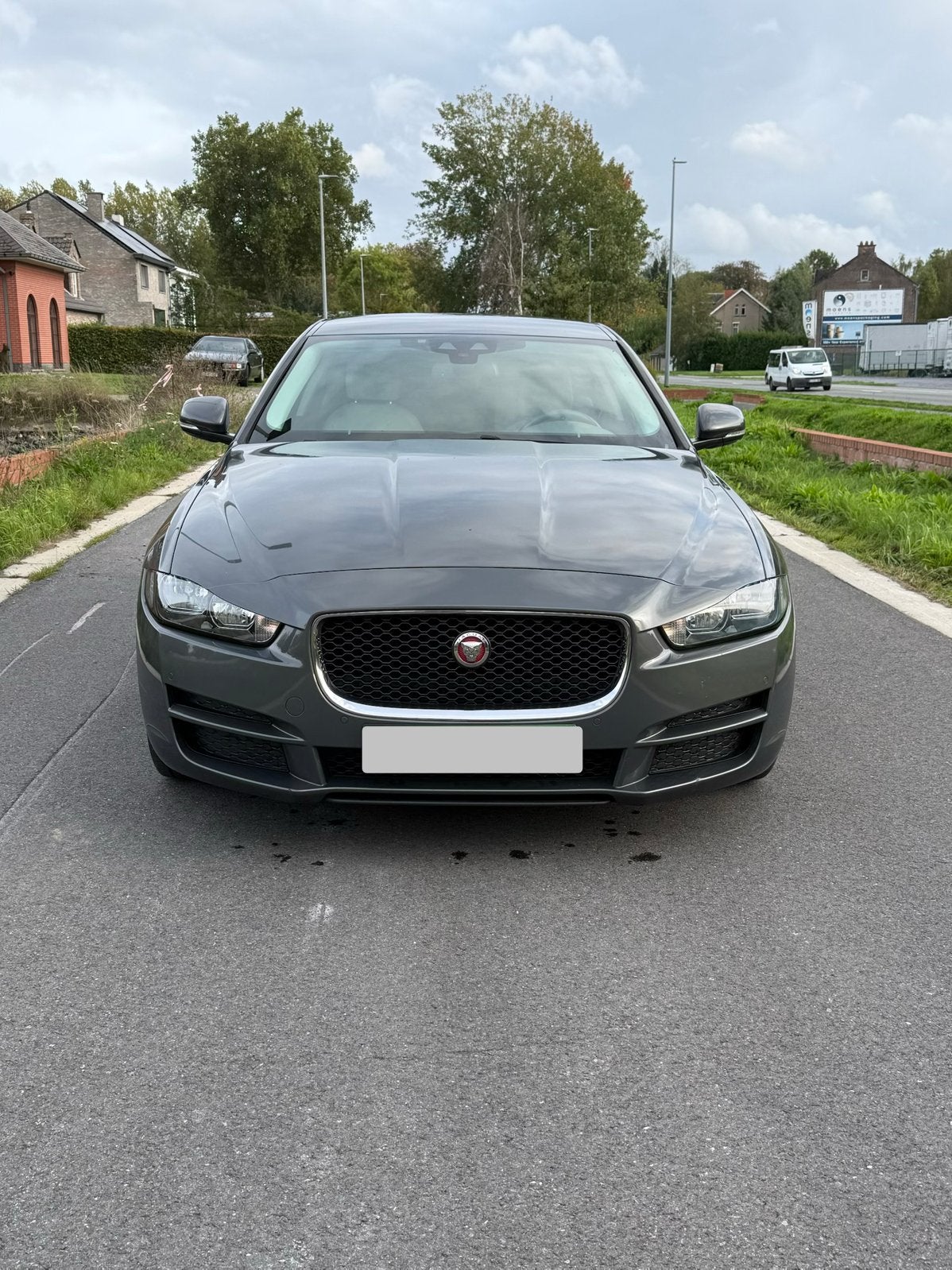 Jaguar XE euro 6b, Autos, Cuir, Argent ou Gris, Achat, Boîte manuelle