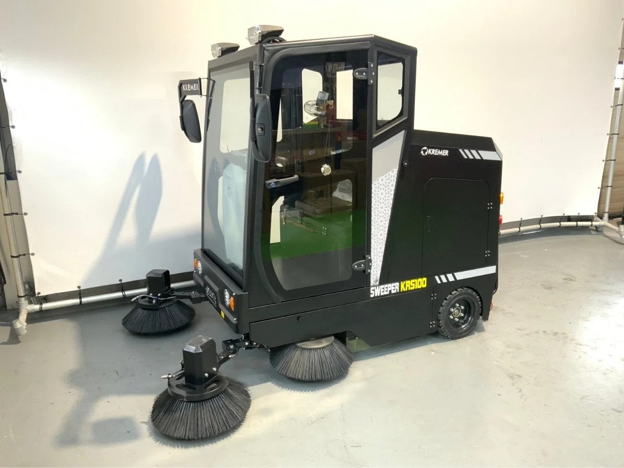Kremer KRS 100 veegmachine met cabine, Articles professionnels