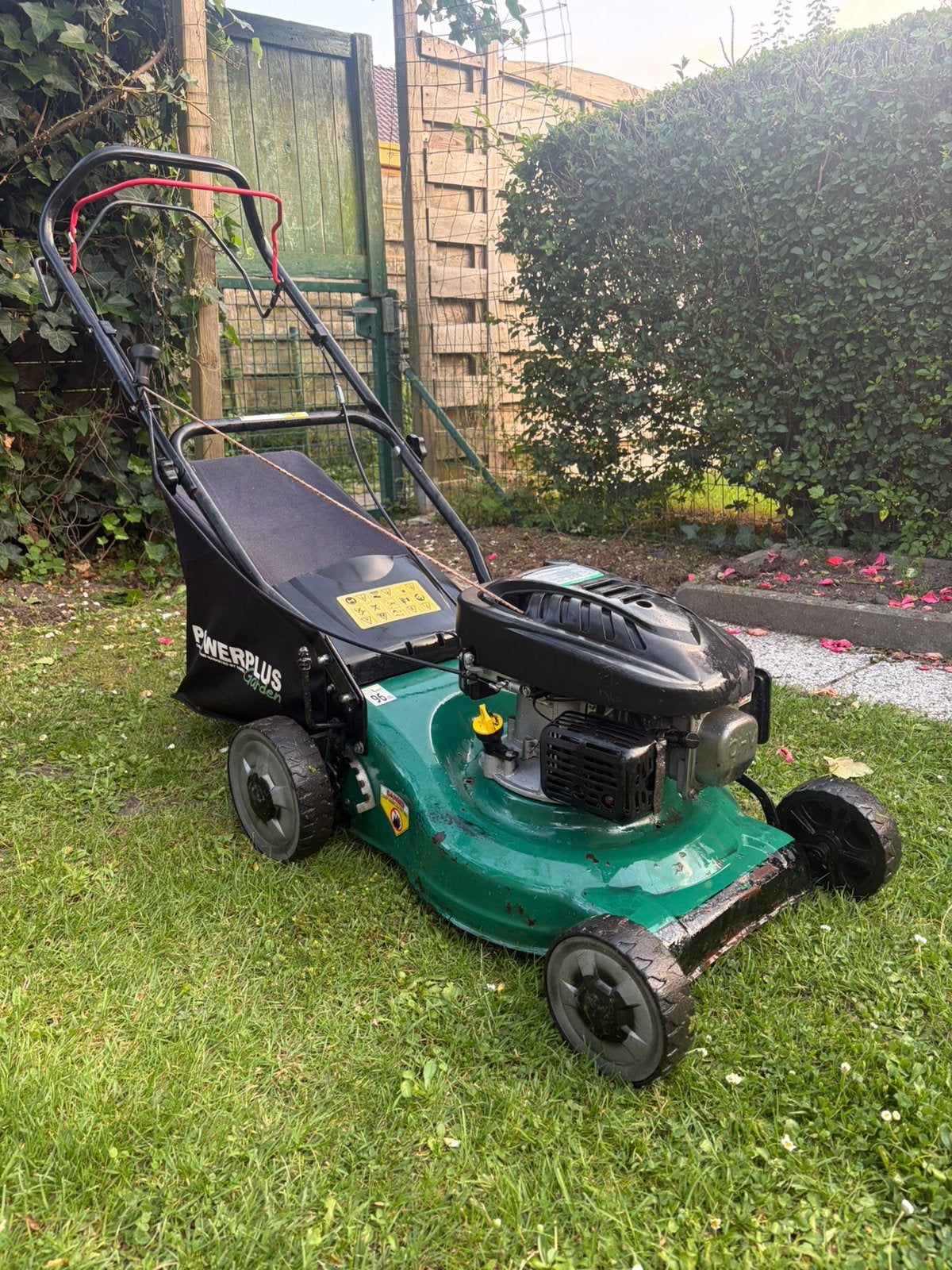 Powerplus grasmachine benzine, Tuin en Terras, Grasmaaiers, Ophalen, Cirkelmaaier, Gebruikt, 40 t/m 49 cm