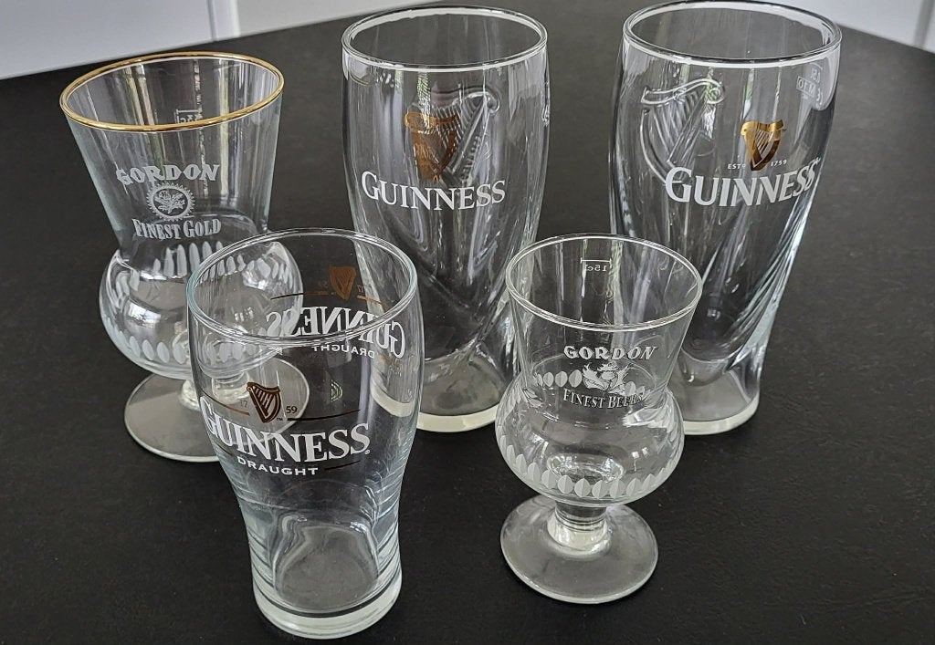 Bierglazen Guinness en Gordon, Enlèvement