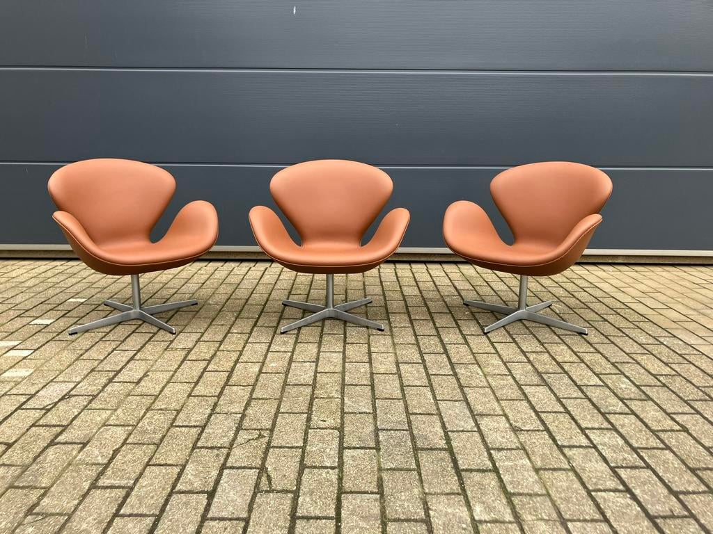 3x Fritz Hansen Swan chair en cuir cognac, état NOUVEAU!, Enlèvement ou Envoi, Knoll vitra elda b&b italia sede cassina artifort togo leolux