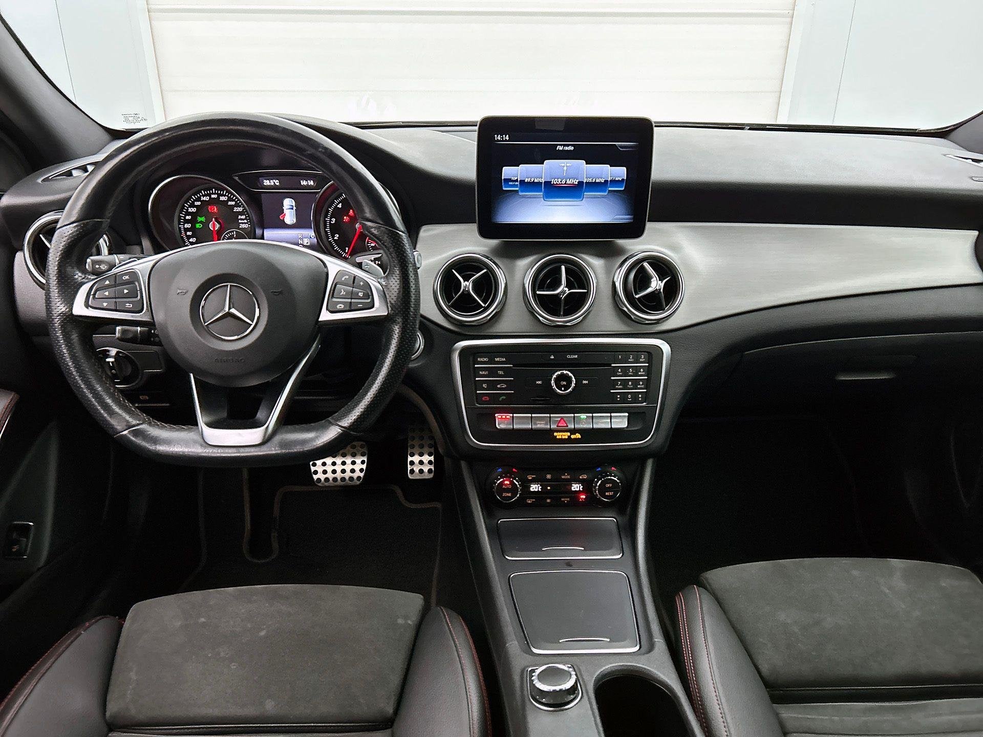 Mercedes-Benz GLA-klasse 180 AMG Line | Trekhaak | Verwarmde, 122 pk, Gebruikt, 4 cilinders, 715 kg