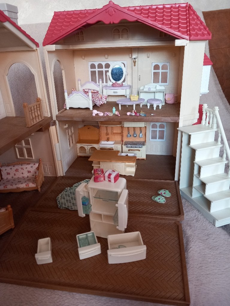 Sylvanian families maison + accessoires, Enlèvement, Comme neuf, Maison de poupées