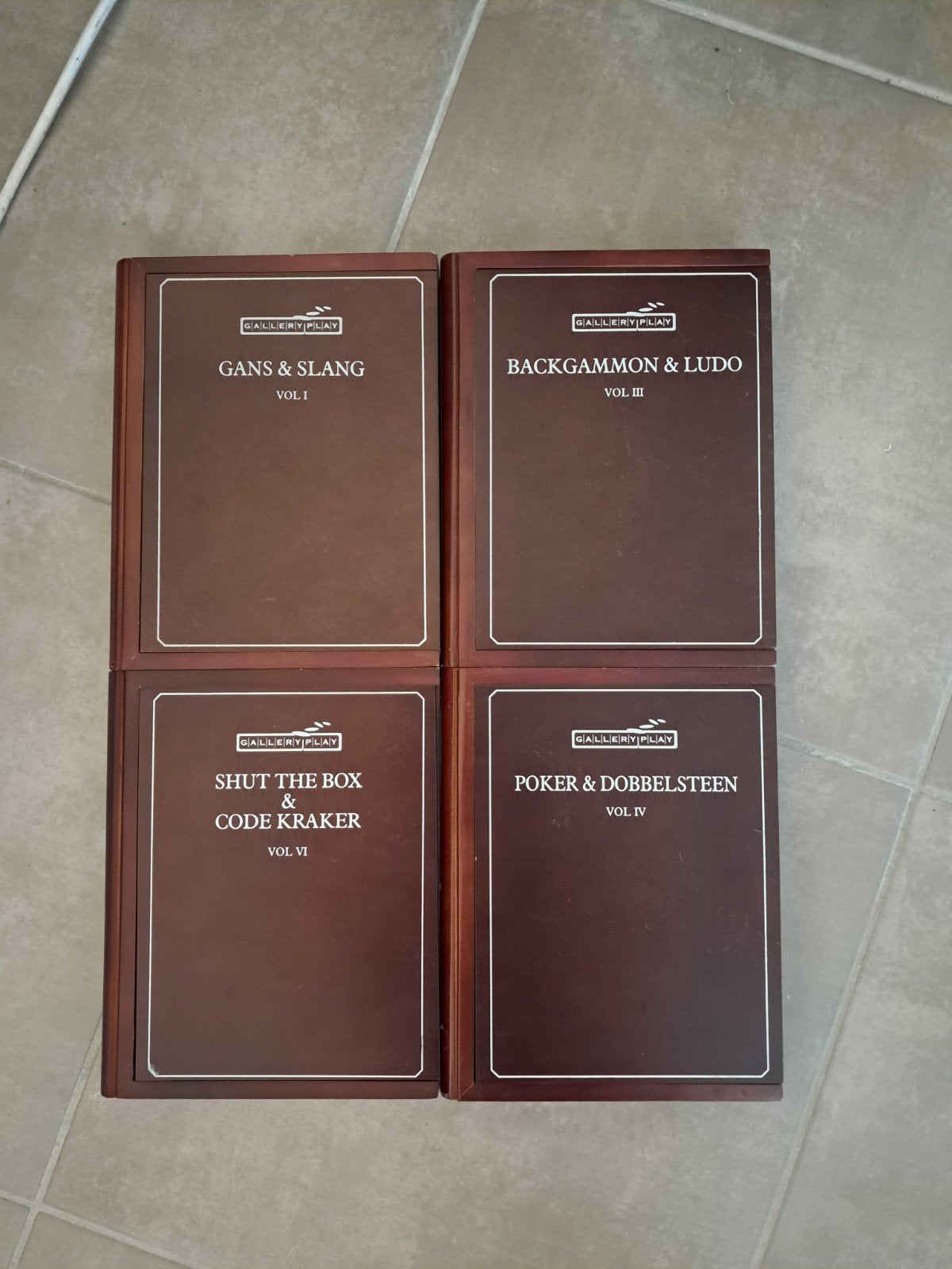 Set van gezelschapsspellen in boekvorm., Enlèvement, Comme neuf