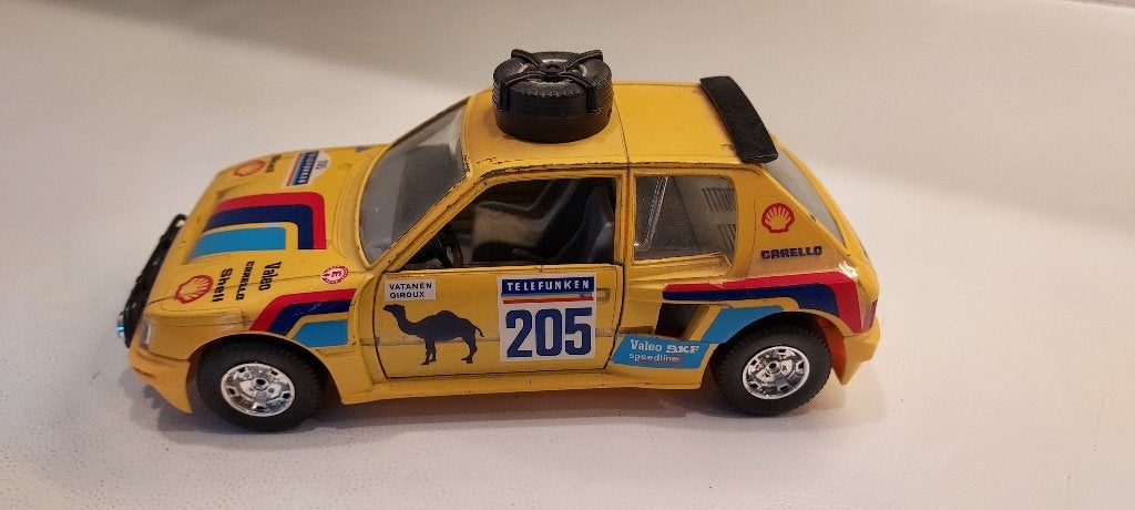 oude speelgoedauto Peugeot 205 turbo, Envoi