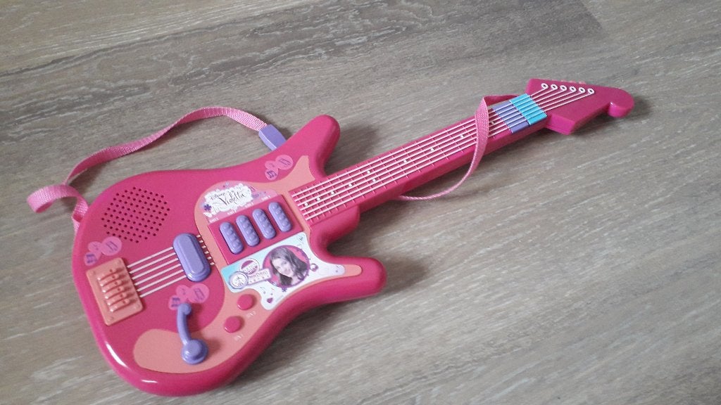 gitaar Violetta Disney, Enfants & Bébés, Jouets | Éducatifs & Créatifs, Enlèvement, Comme neuf, Découverte, Sonore