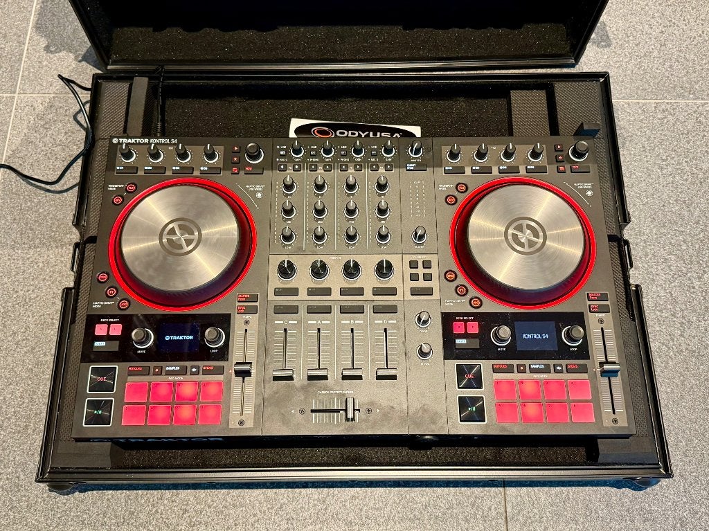 Traktor Kontrol S4 mk3 + flightcase, Muziek en Instrumenten, Ophalen, Gebruikt, Dj-set, Overige merken