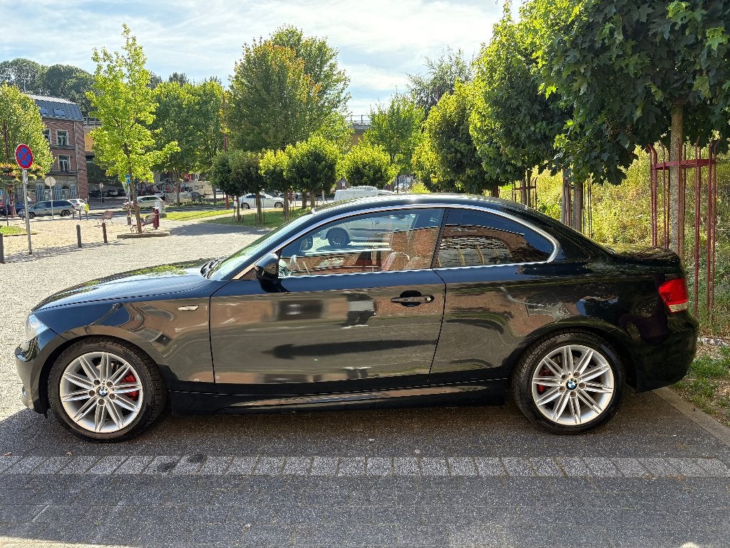 BMW 118d Coupé E82 - 213.000 km, Auto's, BMW, 100 kW, 1995 cc, 4 cilinders, Zwart